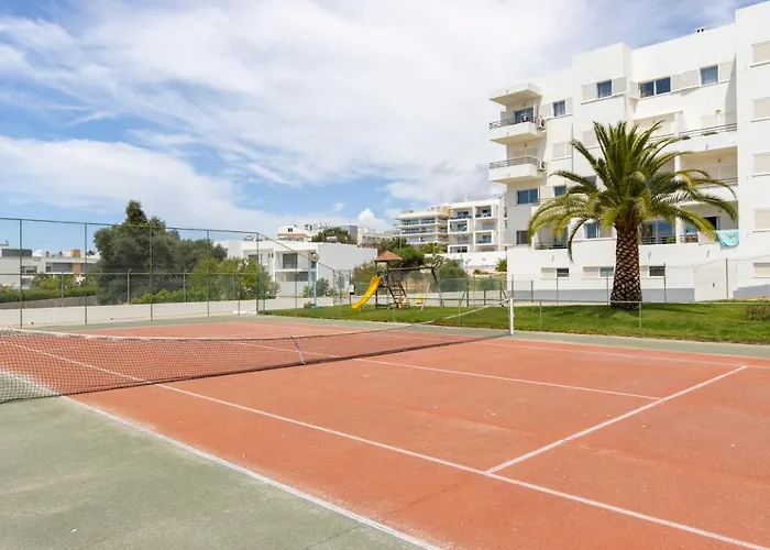 Spaceful Apartment In Albufeira